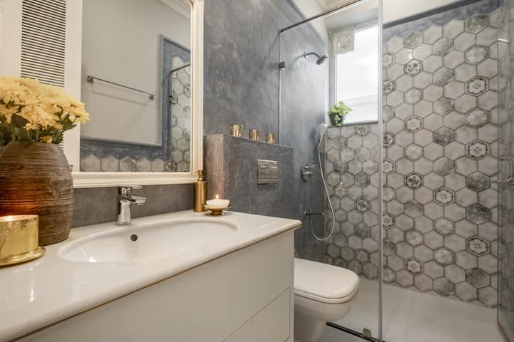 Full bathroom 3 image 1