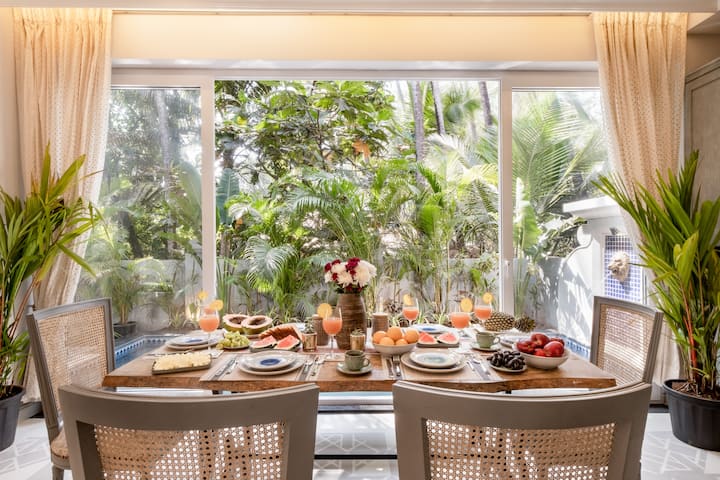 Dining area image 2