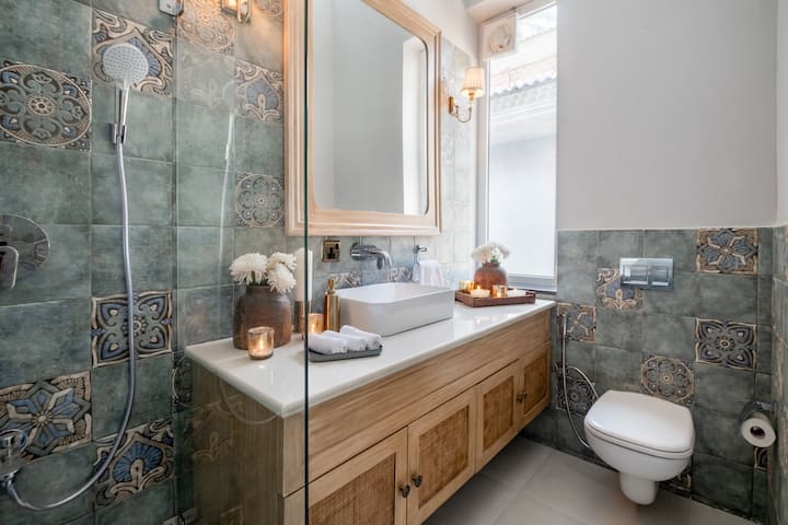 Full bathroom 2 image 1