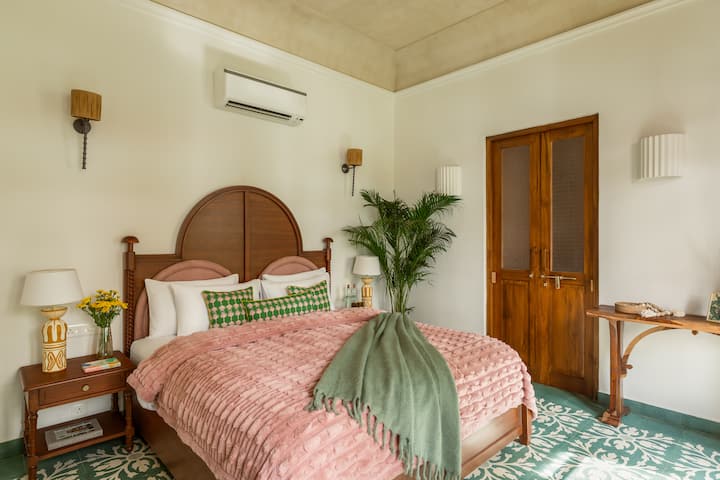 Bedroom 1 image 2