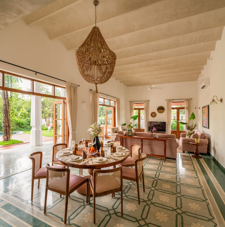 Dining area image 2