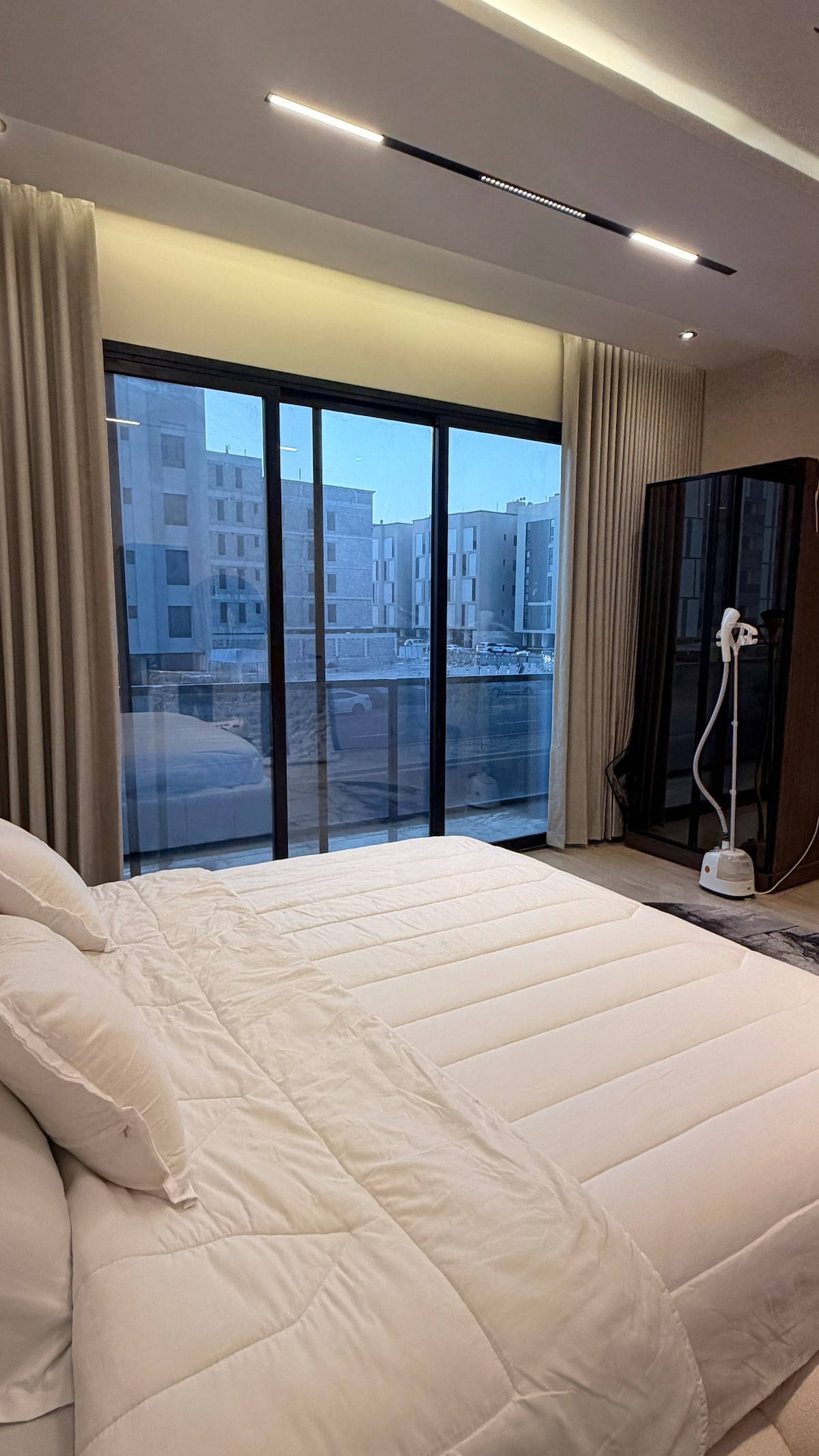 Quiet and modern flat | Smart self check-in | Close to the Corniche ...