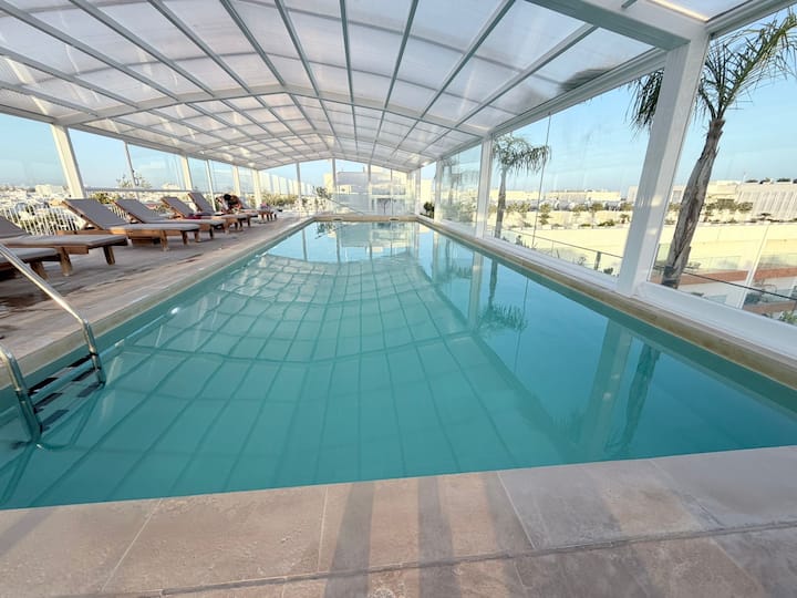 Waterfront Luxury Apartment & heated Rooftop Pool - Condominiums for ...