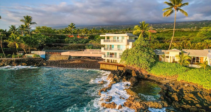 Sunsets on the Shoreline — Oceanfront Kona Home — Kona vacation home