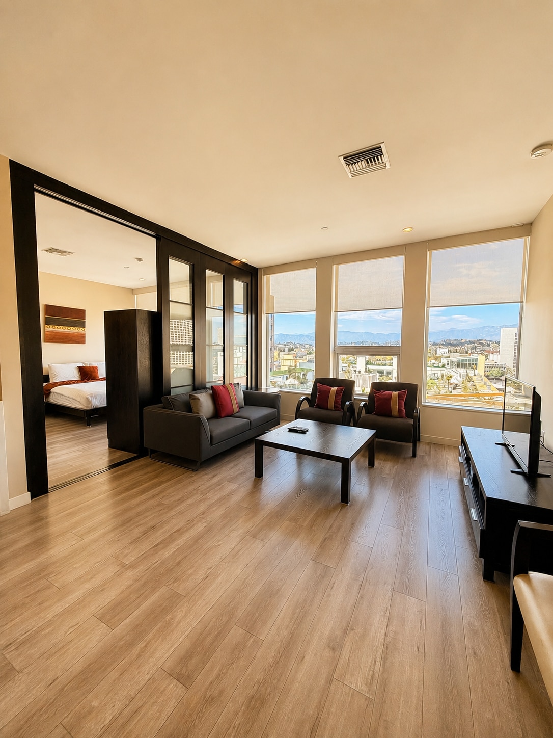 Luxury LA Stay | Pool, Sauna, Gym & Free Parking! - Apartments for Rent ...