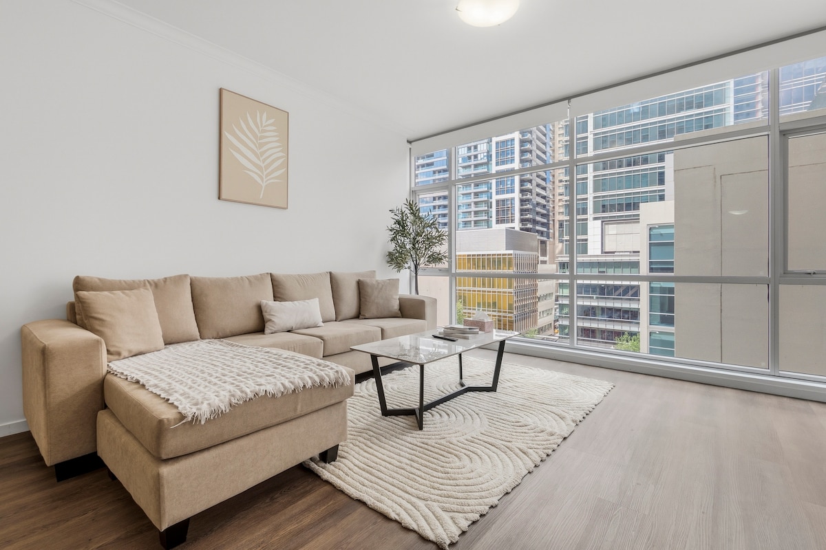 Cozy Sydney CBD 2BR + Study | Free Secure Parking