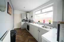 Spacious 4BR | Sleeps 10 | Free Parking in 236 Albany Rd, Cardiff CF24 3RZ, UK - Property image 38 - VivreStays