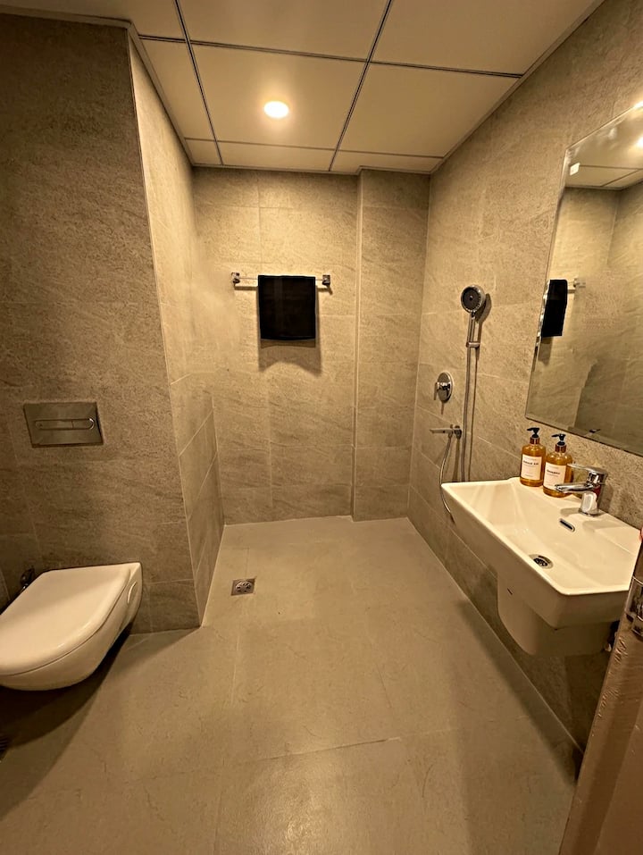 Suites para parejas | De 11 a. m. a 8 p. m. De 8:00 p. m. a 10:00 a. m ...