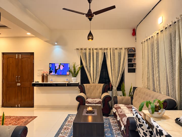 Living room image 6