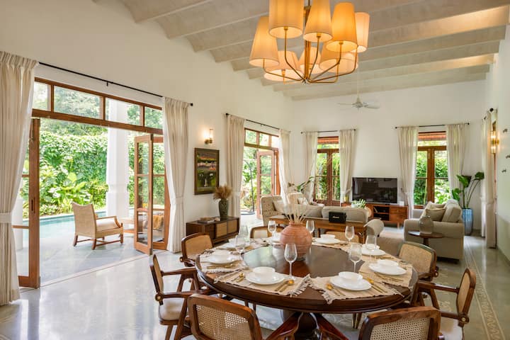 Dining area image 2