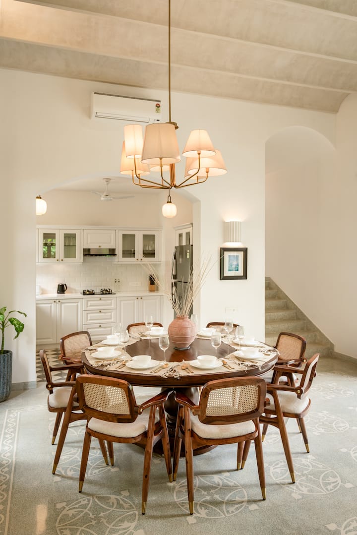 Dining area image 1
