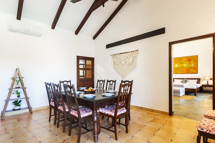 Dining area image 1