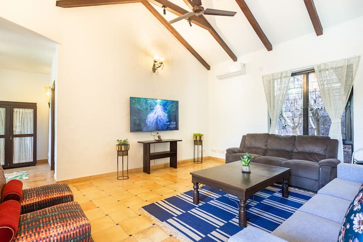 Living room image 2