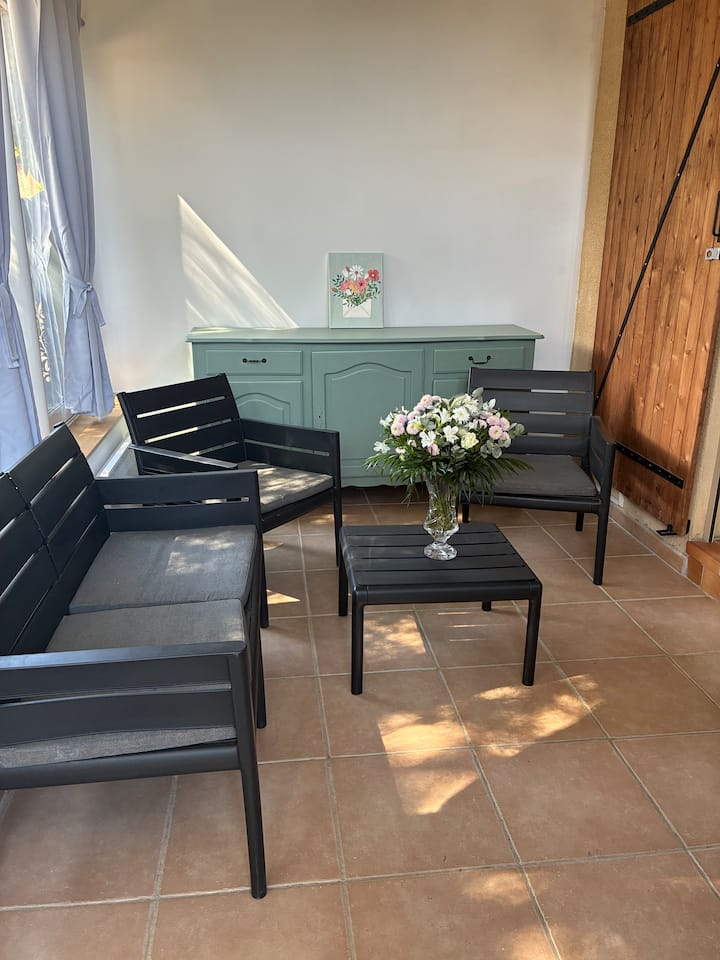 The branch - Houses for Rent in Loriol-du-Comtat, Provence-Alpes-Côte d ...