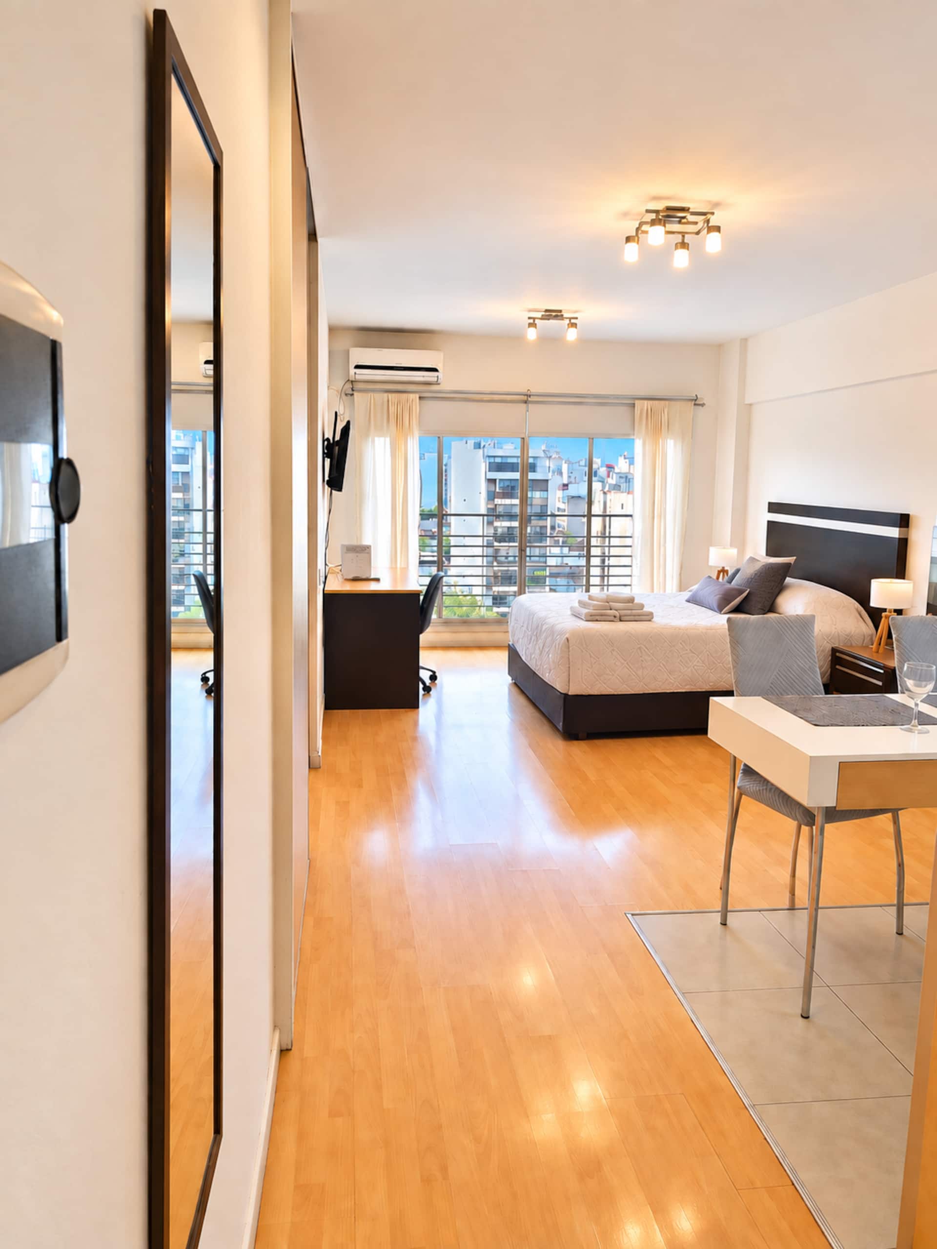 Departamento con pileta y balcón