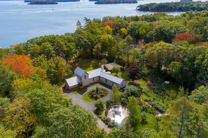 Oceanfront retreat – heated pool, dock + kayak