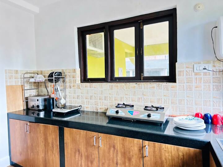 Full kitchen image 1