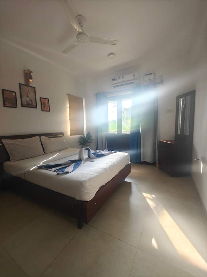 Bedroom 1 image 3