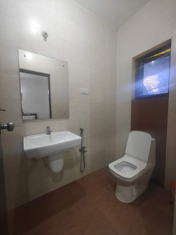 Full bathroom 1 image 1