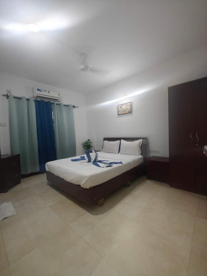 Bedroom 2 image 1