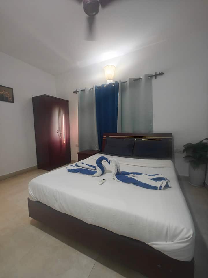 Bedroom 1 image 2