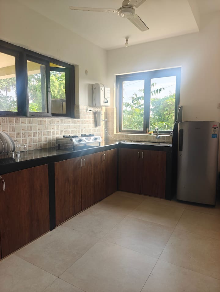 Full kitchen image 1