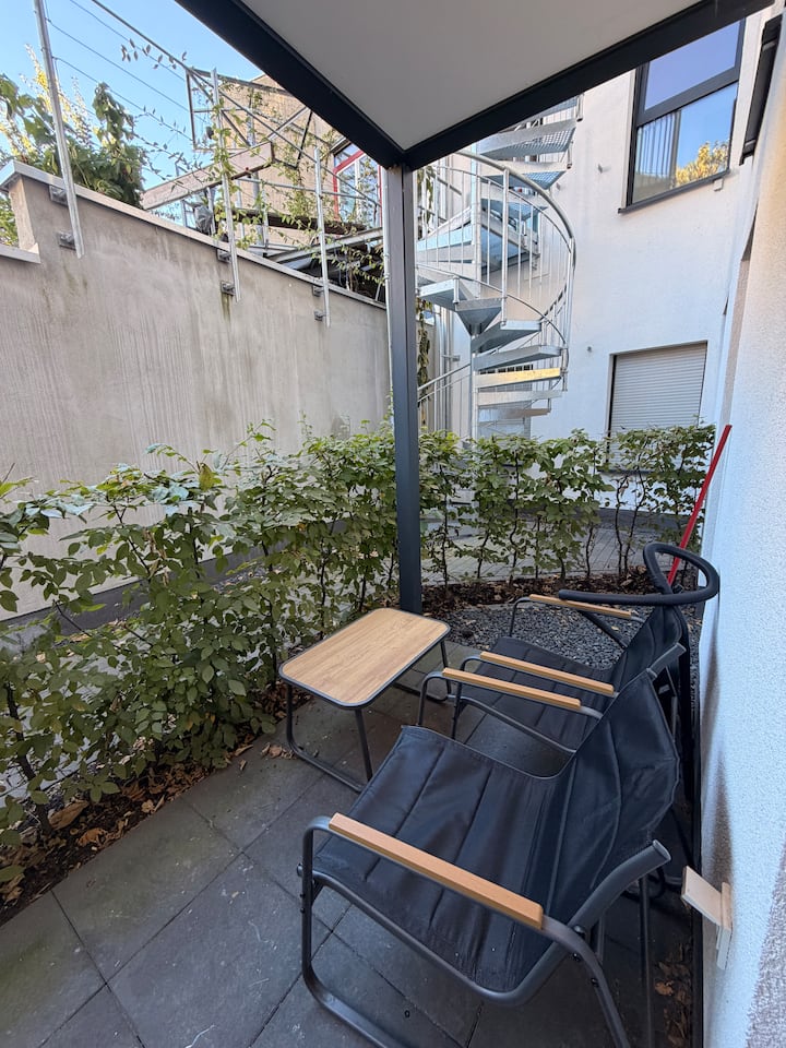 Zentrale Wohnung Mit Schöner Terasse - Köln