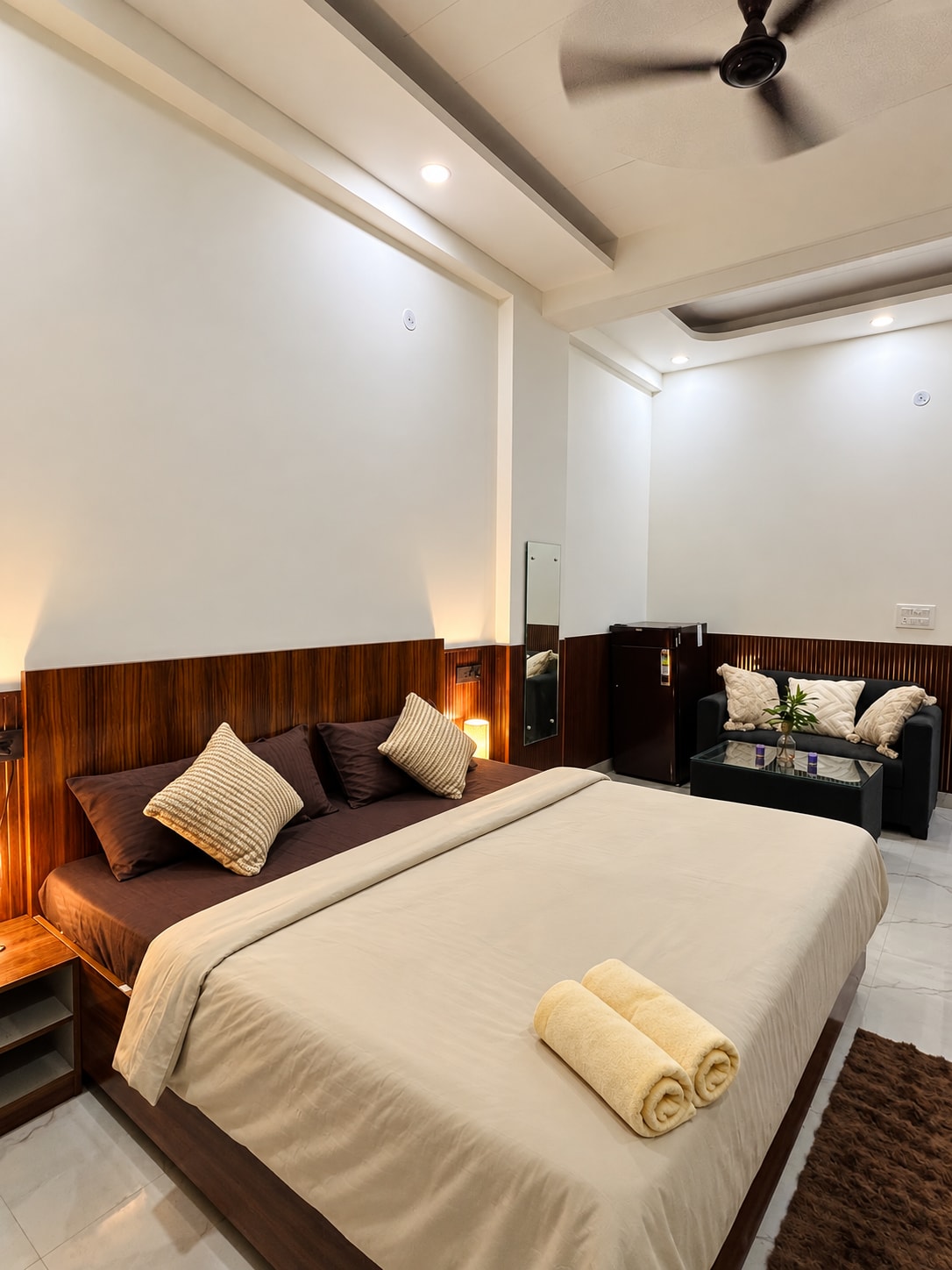 Livora- Luxe Studio near Medanta Hospital Sec 39