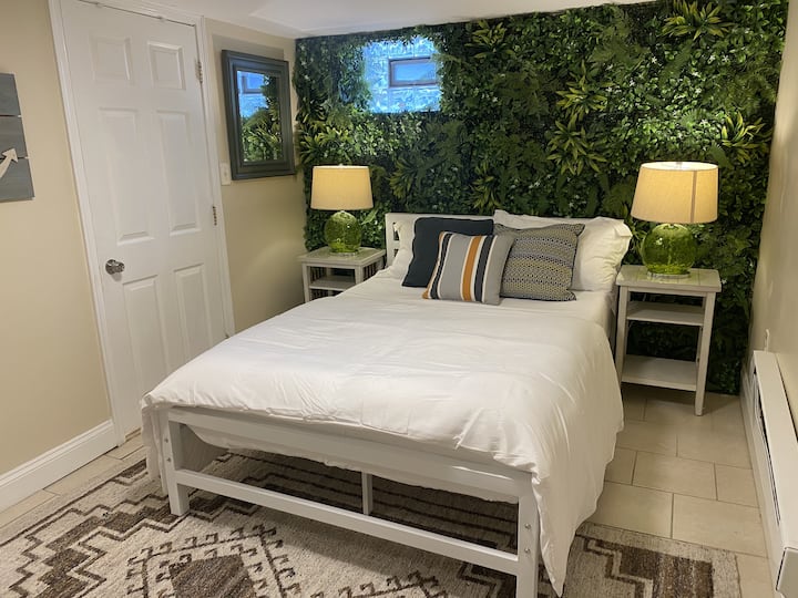 *Tropical Suite* W/ Private Bath Near Center City - Philadelphia, PA