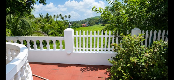 Exterior image 2