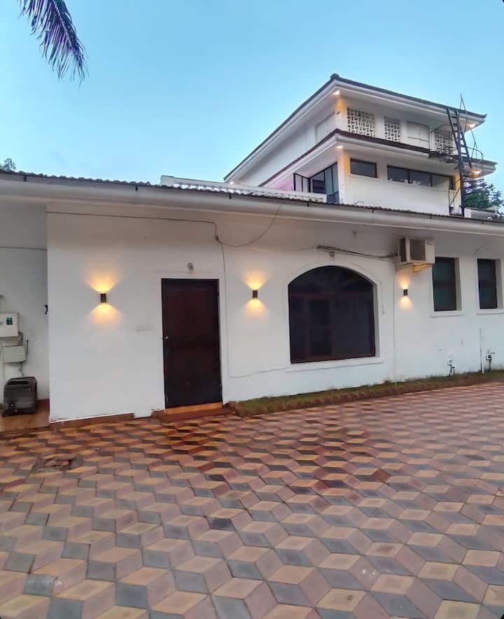 Exterior image 1