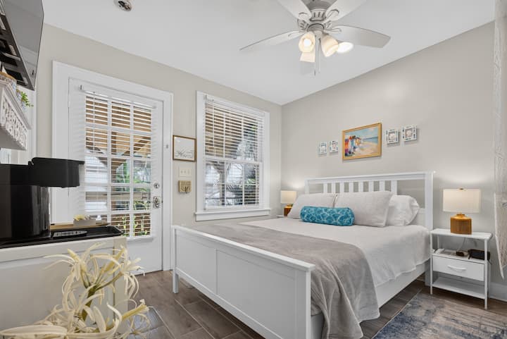Poet Carriage House Unit 5 - Sarasota, FL