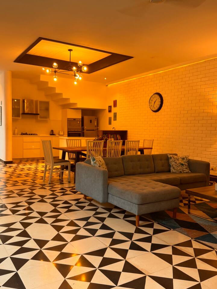 Living room image 7