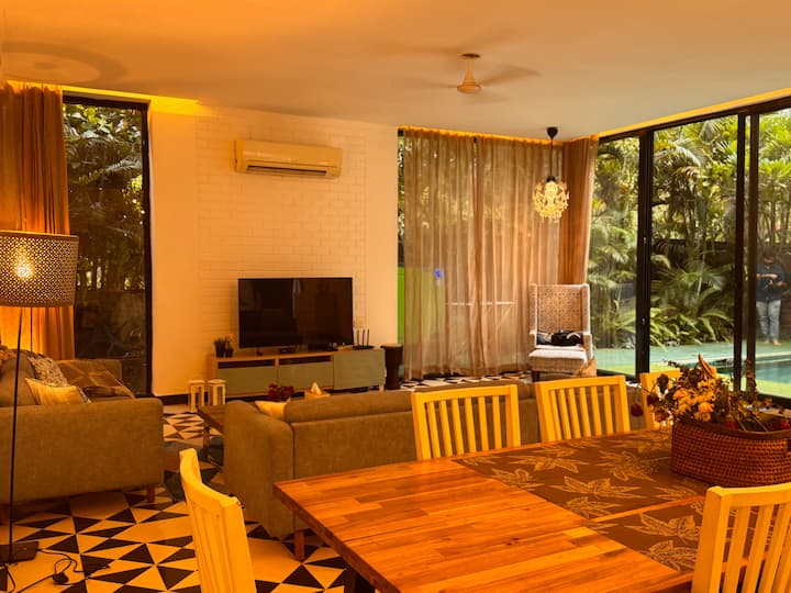 Living room image 4