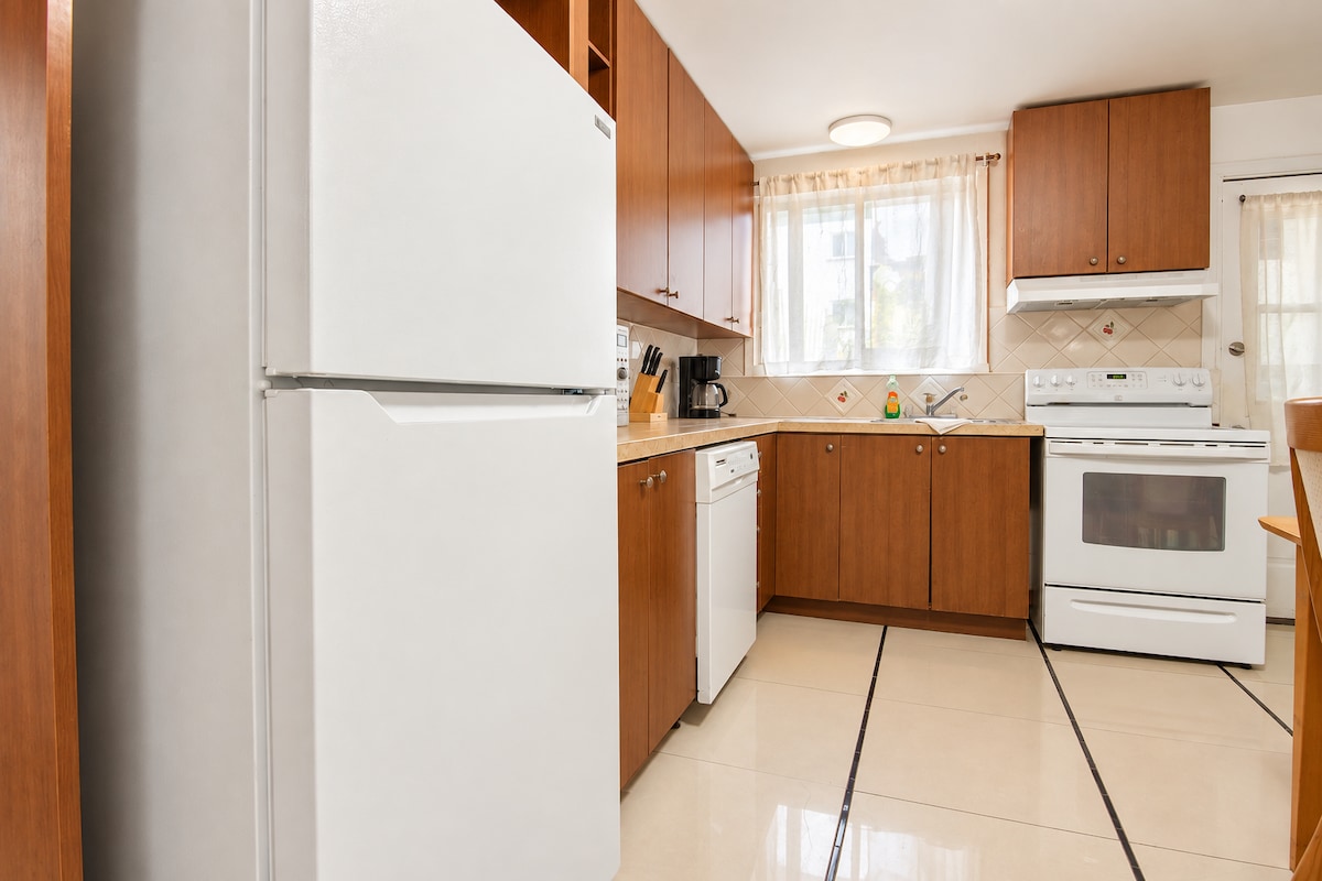 In Simple Charming 2BR | Parking | Easy Access to MTL - Apartments for Rent in ...