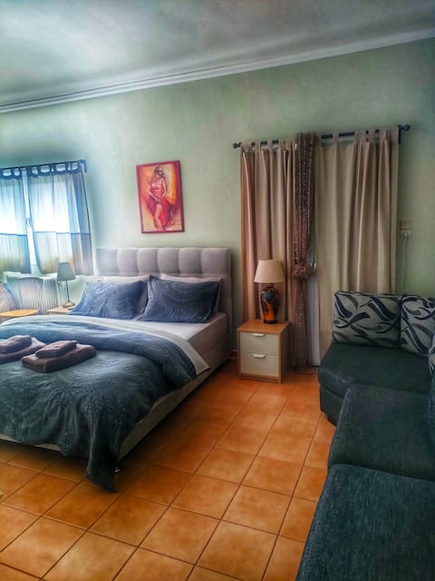 Apartment with garden, 7k from the Airport