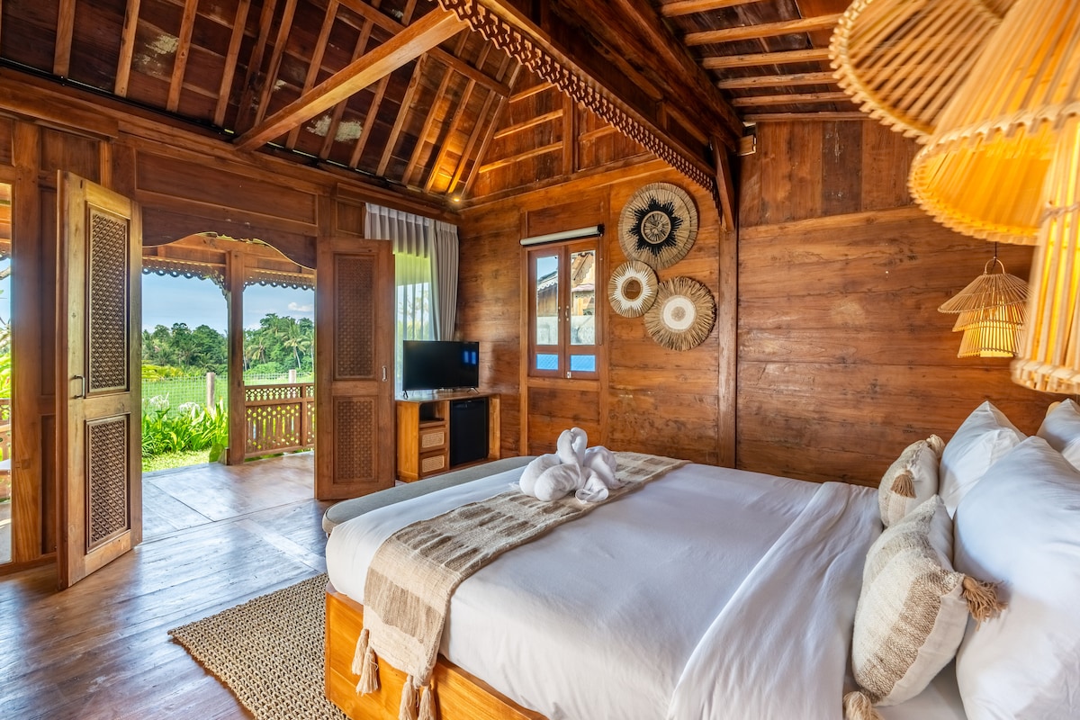 Authentic Bali Wooden Cabin - Ricefield View Ubud - Houses for Rent in ...