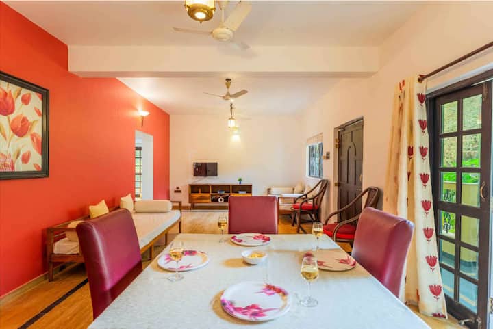 Dining area image 1