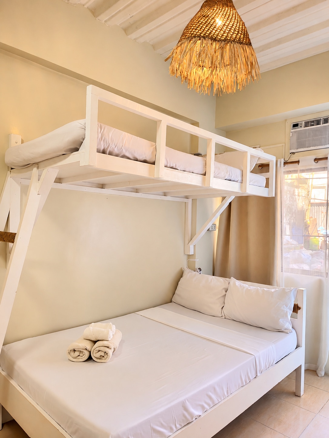Caleo Dmall Room 2- Triple Room - Serviced apartments for Rent in Malay ...