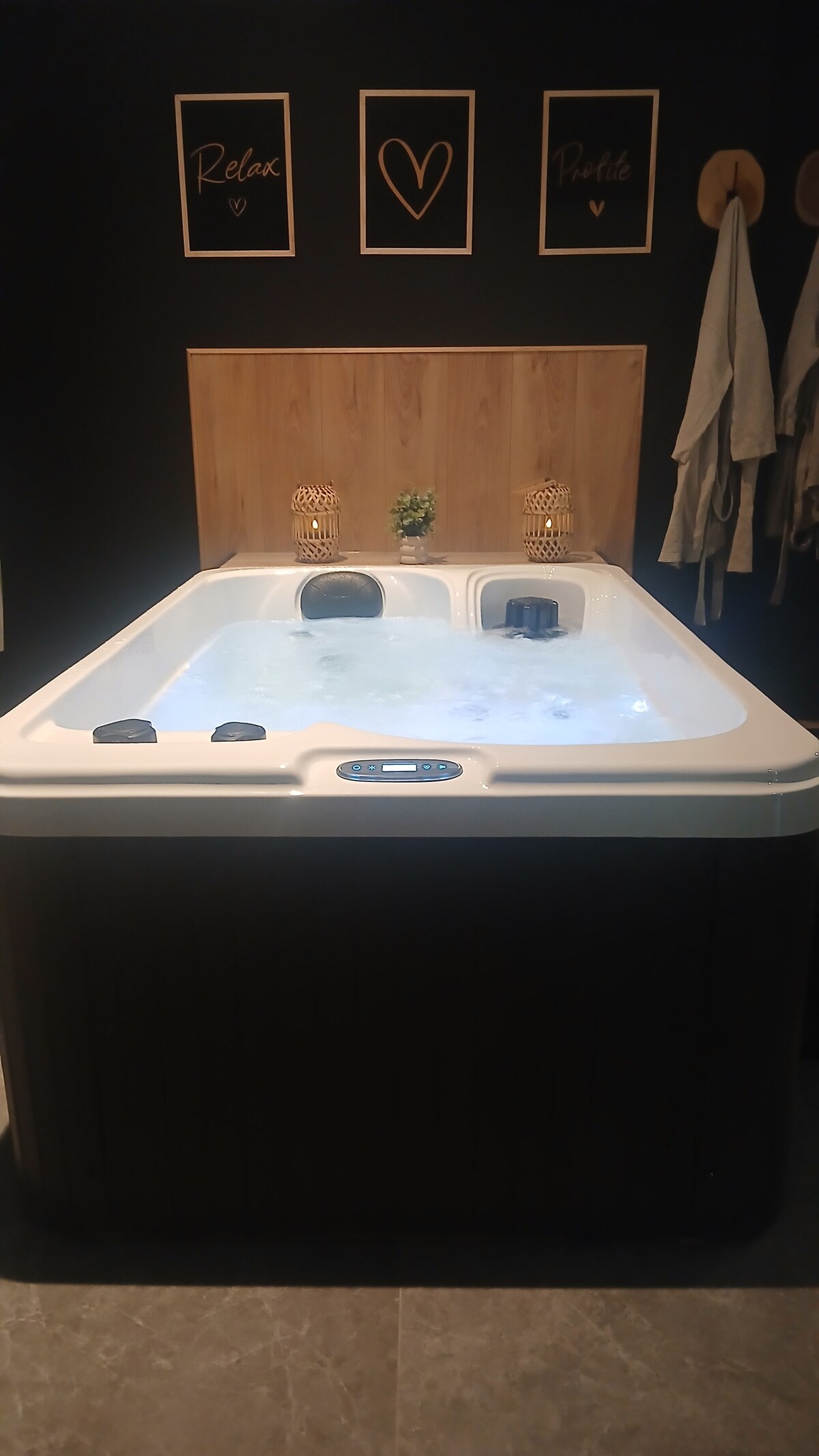 Loveroom jacuzzi - Appartements à louer à Avion, Hauts-de-France ...