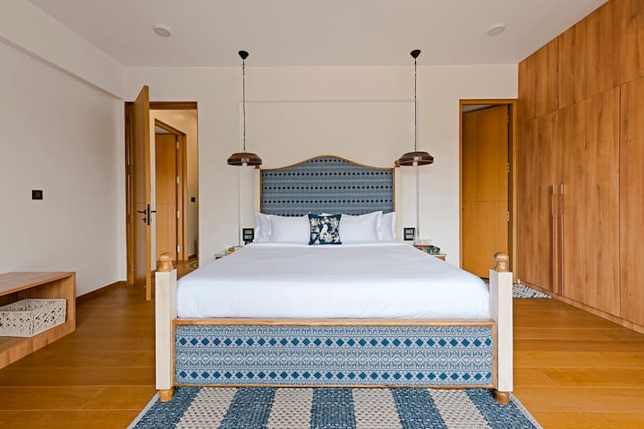 Bedroom 1 image 2