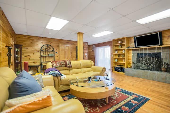 Utplugg Unplug & Unwind | Mountain Views, Sauna & Hot Tub - Guesthouses for ...