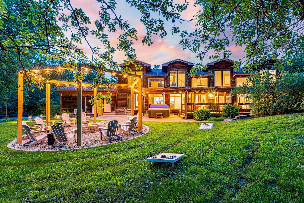 Bourbon Trl Luxe-15acres-GolfSim-HotTub-GameRm
