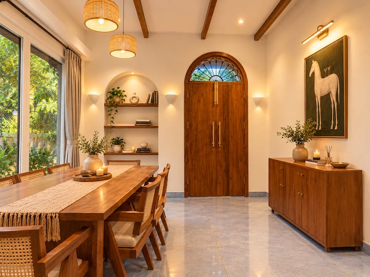 Dining area image 2