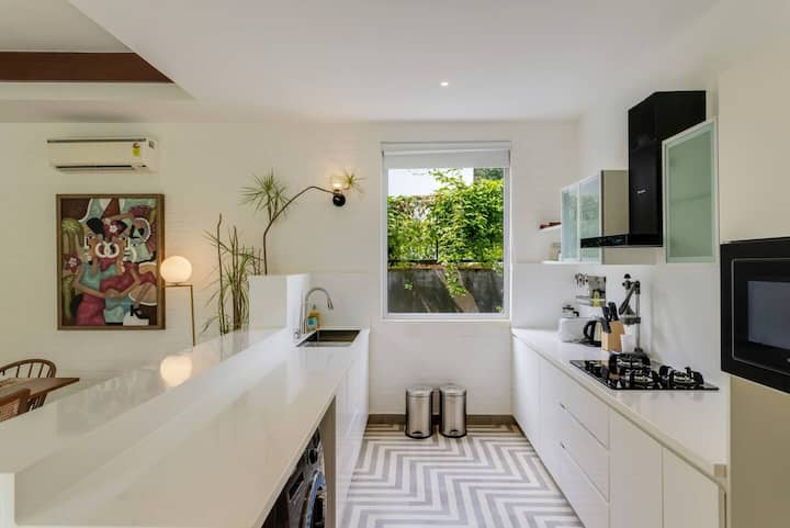 Full kitchen image 1