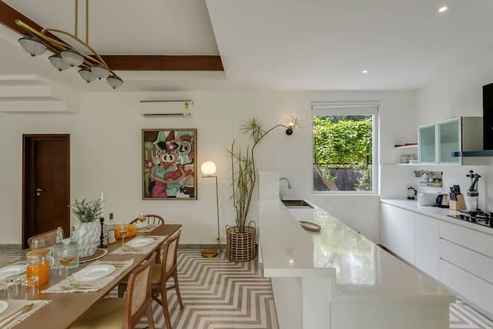 Dining area image 1