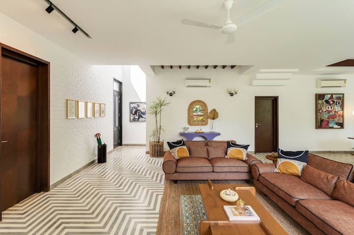 Living room image 6