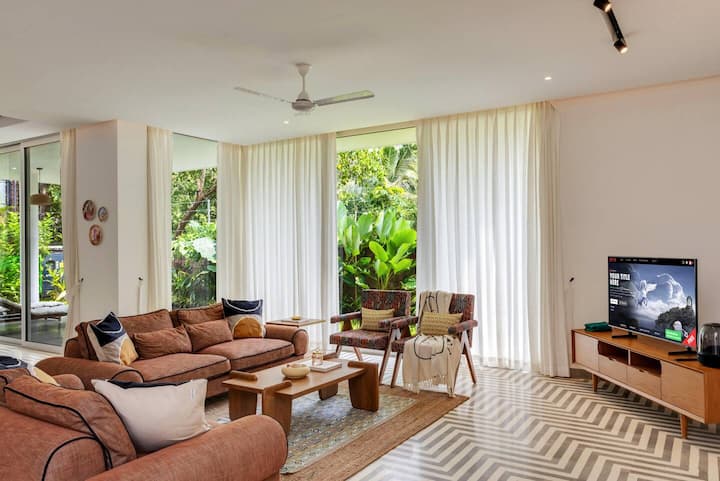 Living room image 5