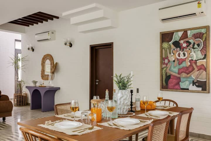 Dining area image 4