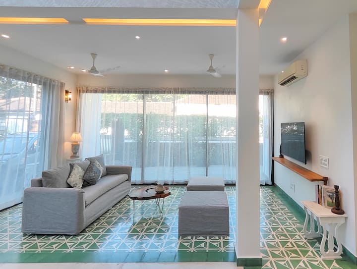 Living room image 10